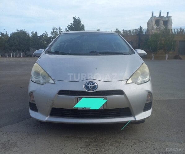 Toyota Prius C 2014, 76,000 km - 1.5 л - Bakı