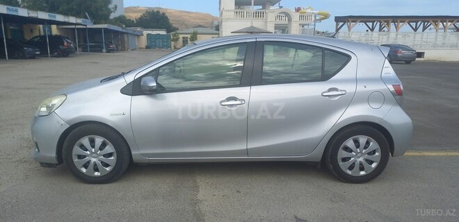 Toyota Prius C 2014, 76,000 km - 1.5 л - Bakı
