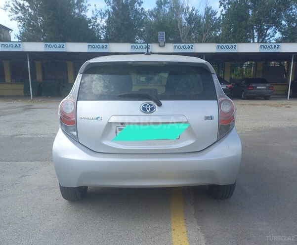 Toyota Prius C 2014, 76,000 km - 1.5 л - Bakı