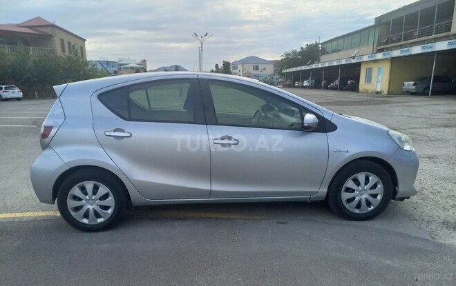 Toyota Prius C 2014, 76,000 km - 1.5 л - Bakı