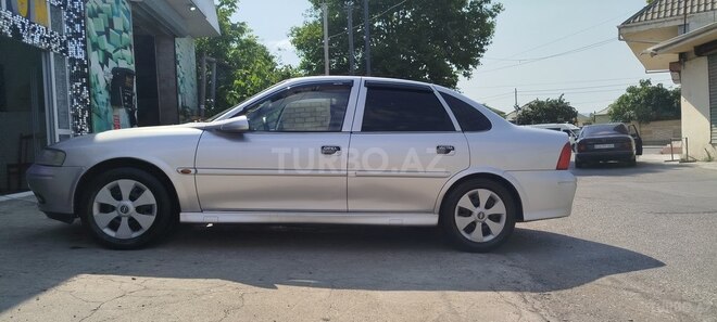 Opel Vectra 2000, 200,000 km - 2.0 l - Qazax