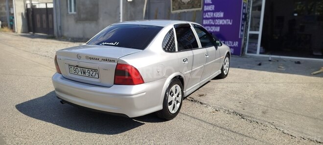 Opel Vectra 2000, 200,000 km - 2.0 l - Qazax