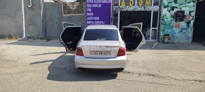 Opel Vectra 2000, 200,000 km - 2.0 l - Qazax