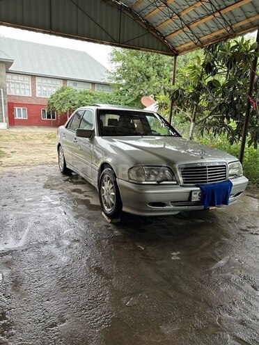 Mercedes C 220 d-4