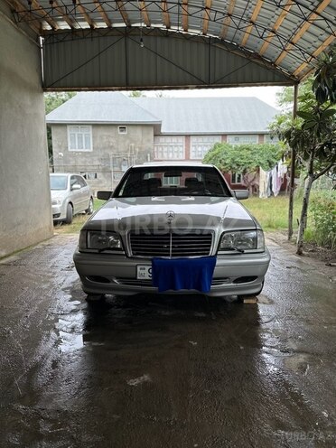 Mercedes C 220 d-2