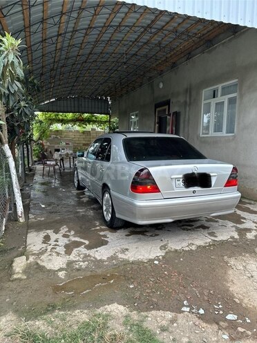 Mercedes C 220 d-7