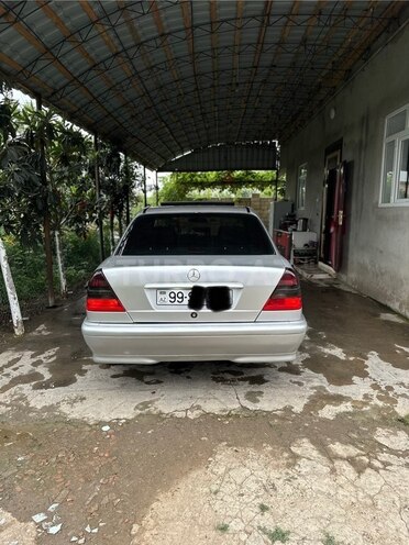 Mercedes C 220 d-6
