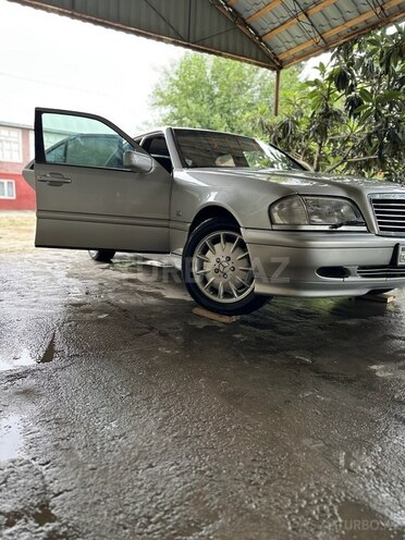 Mercedes C 220 d-1