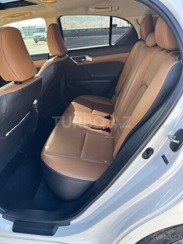 Lexus CT 200h-10