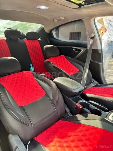 Hyundai Elantra-8
