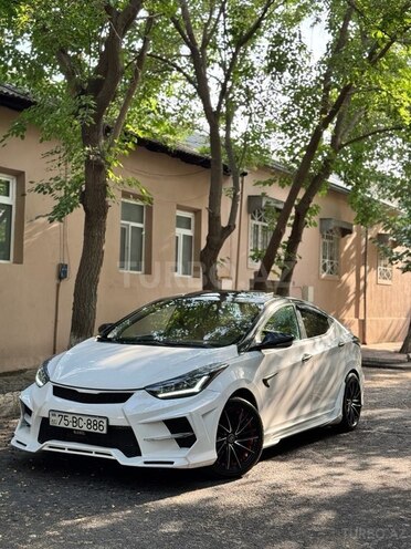 Hyundai Elantra-1