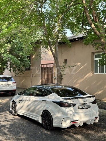 Hyundai Elantra-2