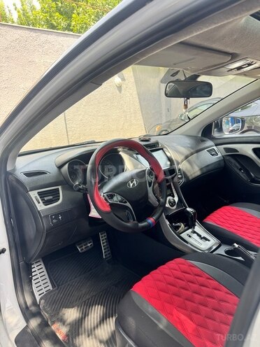 Hyundai Elantra-6