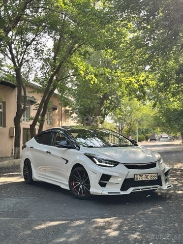 Hyundai Elantra-3