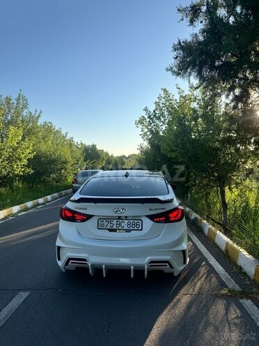 Hyundai Elantra-5