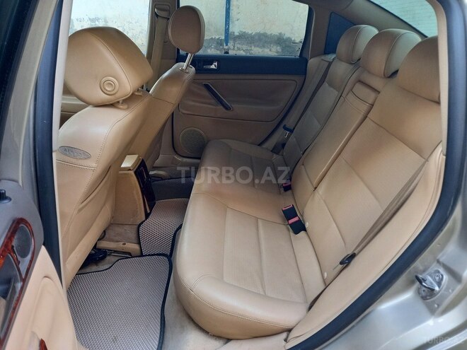 Volkswagen Passat 2004, 215,411 km - 1.8 l - Gəncə