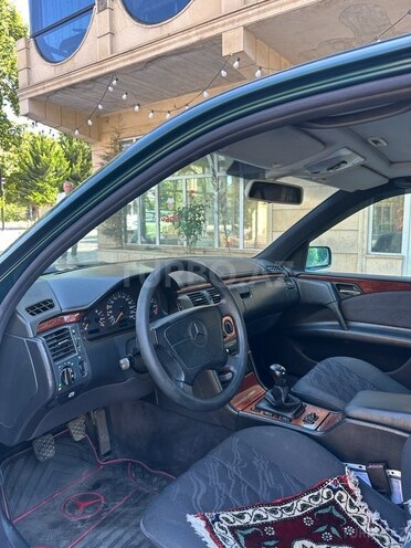 Mercedes E 200 1997, 416,000 km - 2.0 l - Xaçmaz