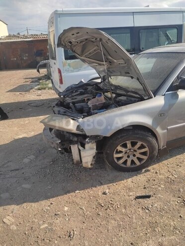 Volkswagen Passat 2002, 246,000 km - 1.8 l - Sumqayıt
