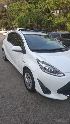 Toyota Aqua-2