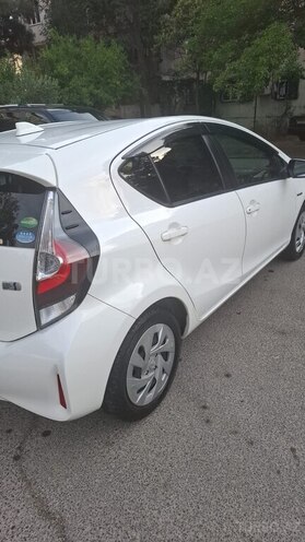 Toyota Aqua-9