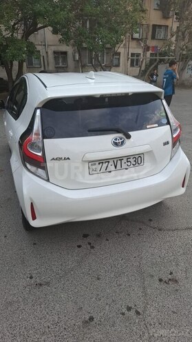 Toyota Aqua-8