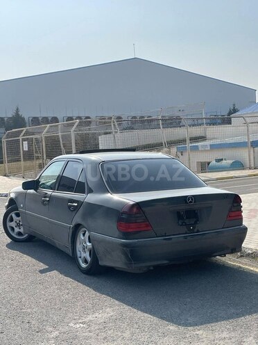 Mercedes C 240 1999, 278,000 km - 2.6 l - Salyan