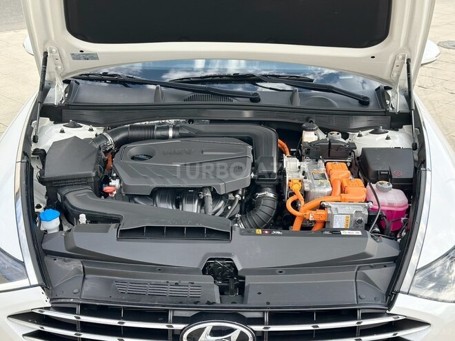 Hyundai Sonata-16