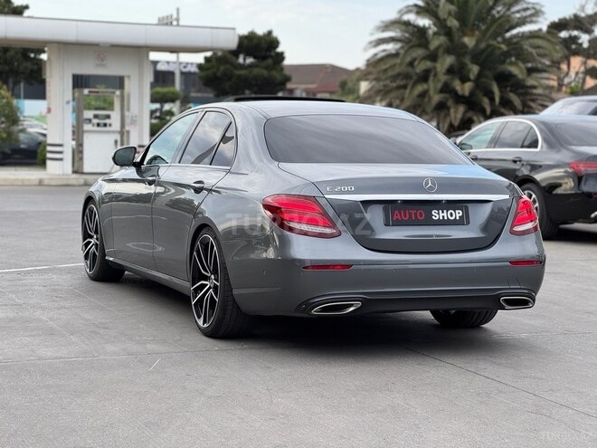 Mercedes E 200-10