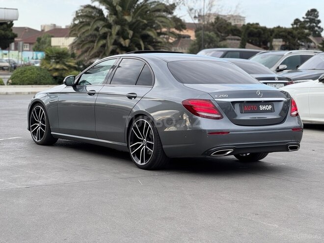 Mercedes E 200-11