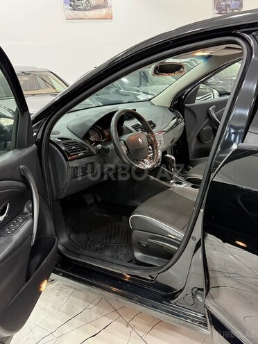 Renault Megane-11