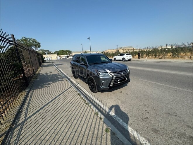 Lexus LX 450d-5