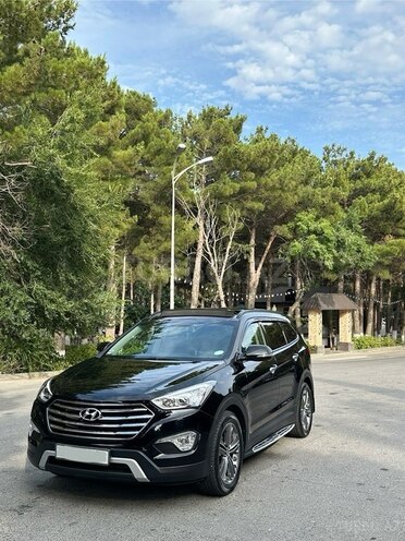 Hyundai Grand Santa Fe-2