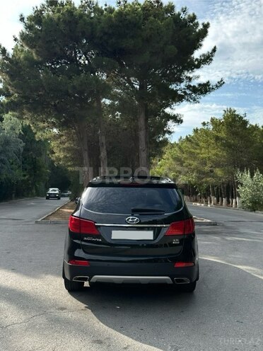 Hyundai Grand Santa Fe-4