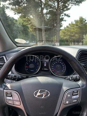 Hyundai Grand Santa Fe-6