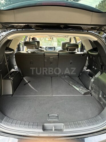 Hyundai Grand Santa Fe-10