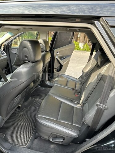 Hyundai Grand Santa Fe-8