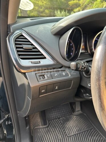 Hyundai Grand Santa Fe-9