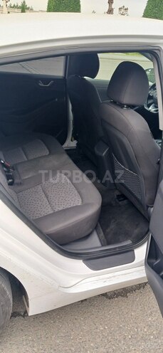 Hyundai IONIQ-8