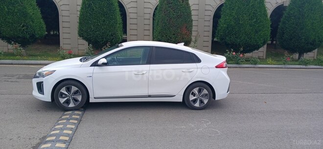 Hyundai IONIQ-10