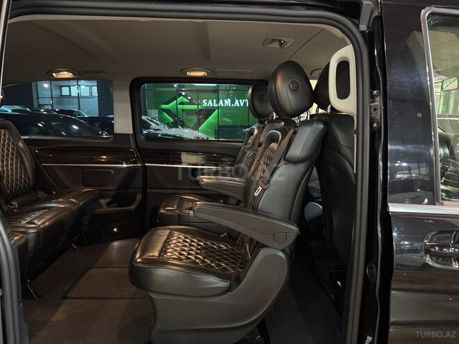 Mercedes V 220-10