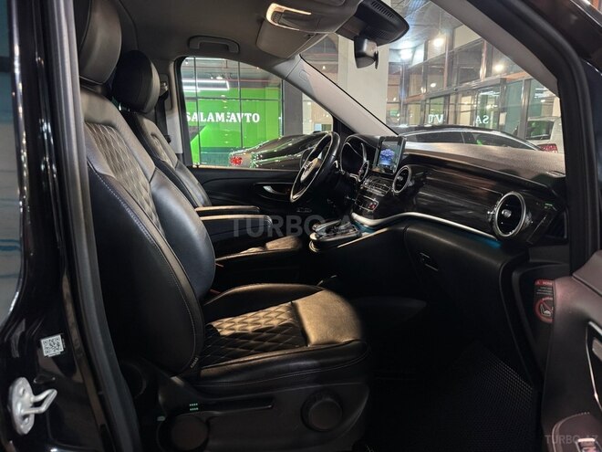 Mercedes V 220-9