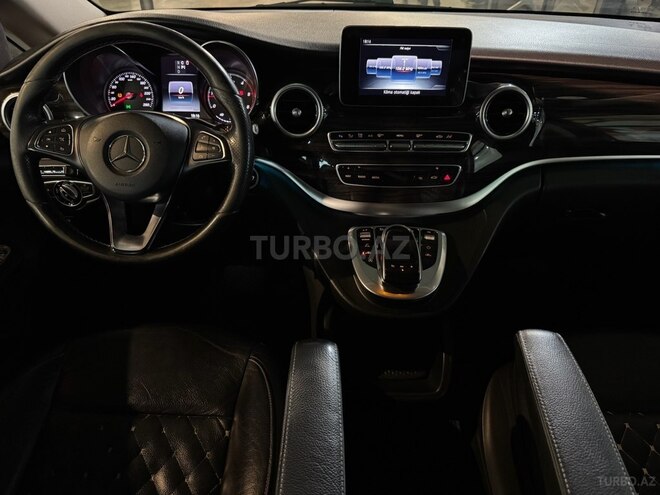 Mercedes V 220-8