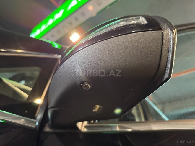 Mercedes V 220-16