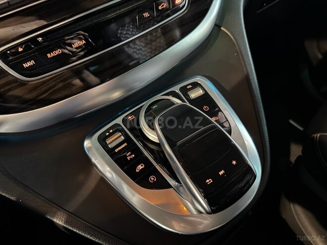 Mercedes V 220-15