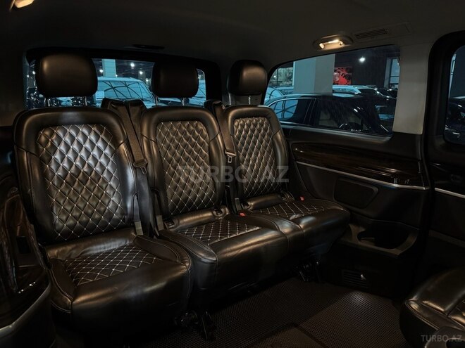 Mercedes V 220-11