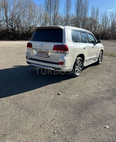 Toyota Land Cruiser-6