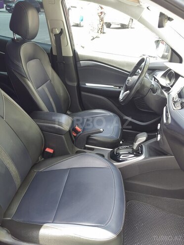 Chevrolet Tracker-6