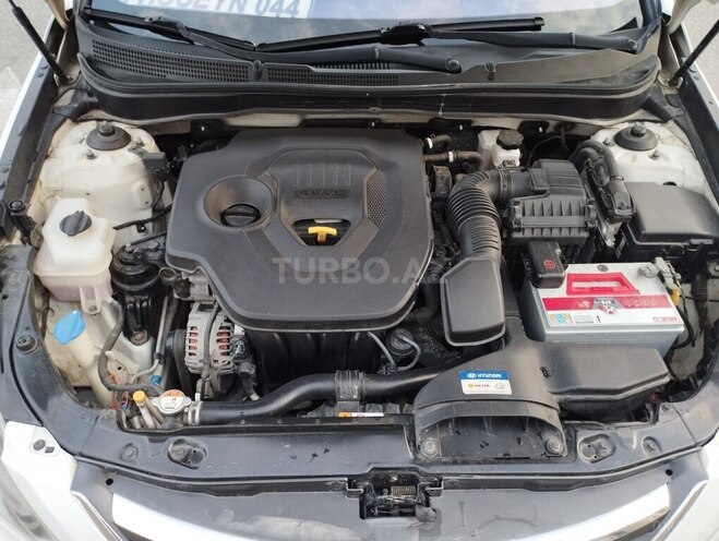 Hyundai Sonata-12