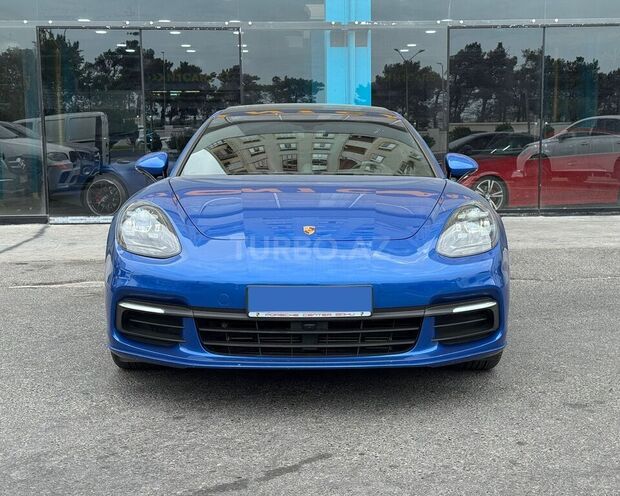 Porsche Panamera 4S-1