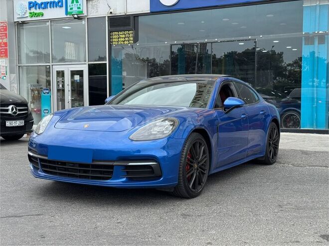 Porsche Panamera 4S-16